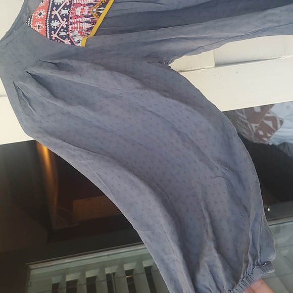 Beautiful THML blouse - Picture 4 of 4